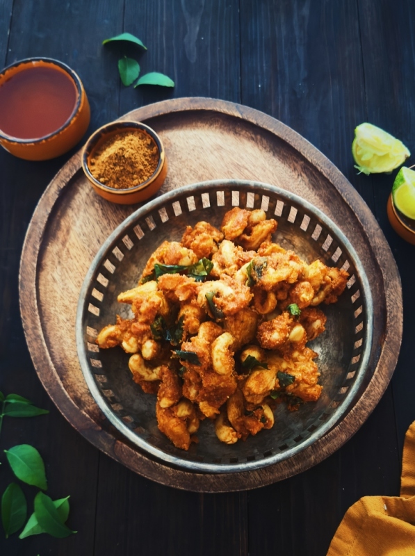 CASHEW CHICKEN PAKORA 